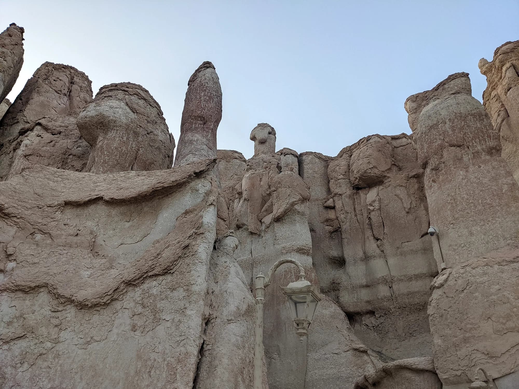 تكوينات صخرية جيرية في جبل القارة، الأحساء
